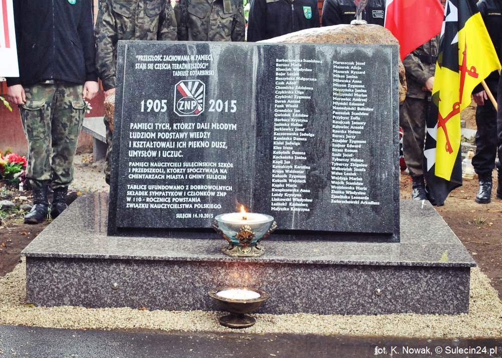 Uroczyste odsłonięcie pomnika poświęconego śp. nauczycielom z terenu działania oddziału ZNP Sulęcin
