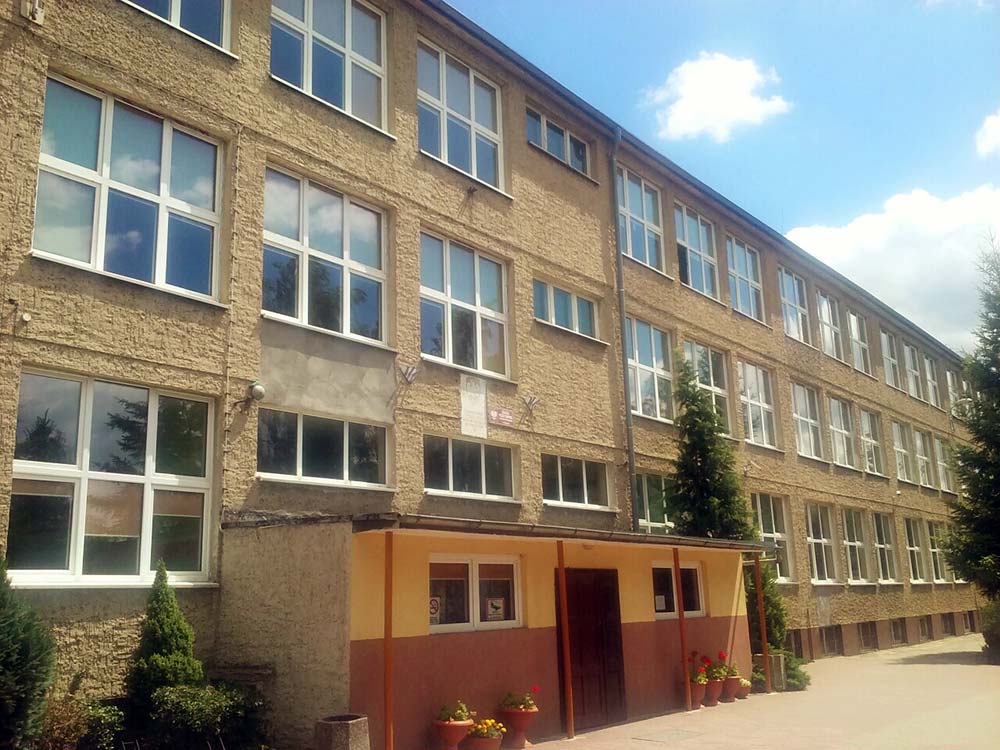 Uczniowie na wakacjach, a w placówkach oświatowych trwają drobne remonty
