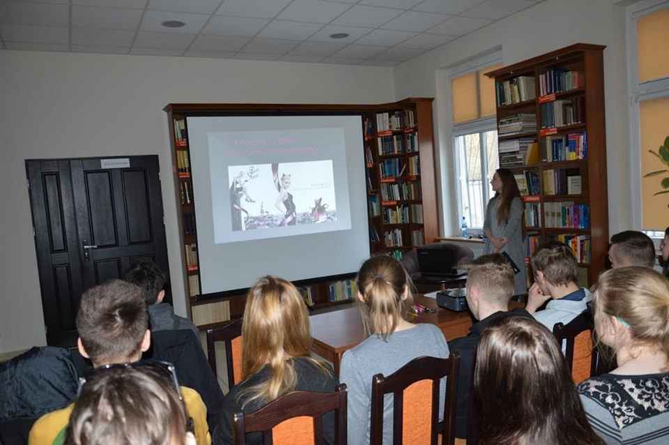 Od „Kopciuszka” do bohaterki –naukowe rozważania w bibliotece