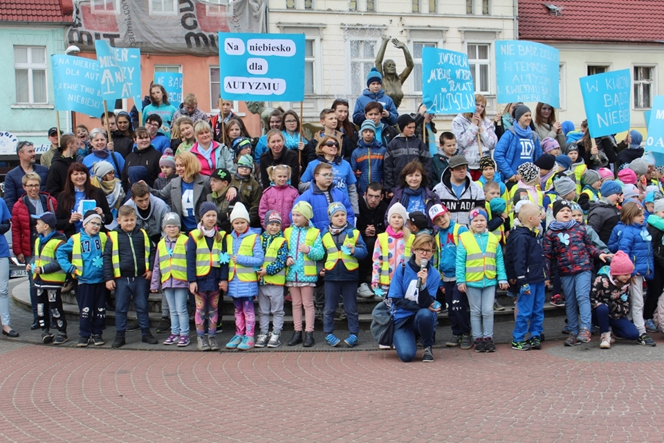 Marsz ulicami Sulęcina w geście solidarności z osobami z autyzmem