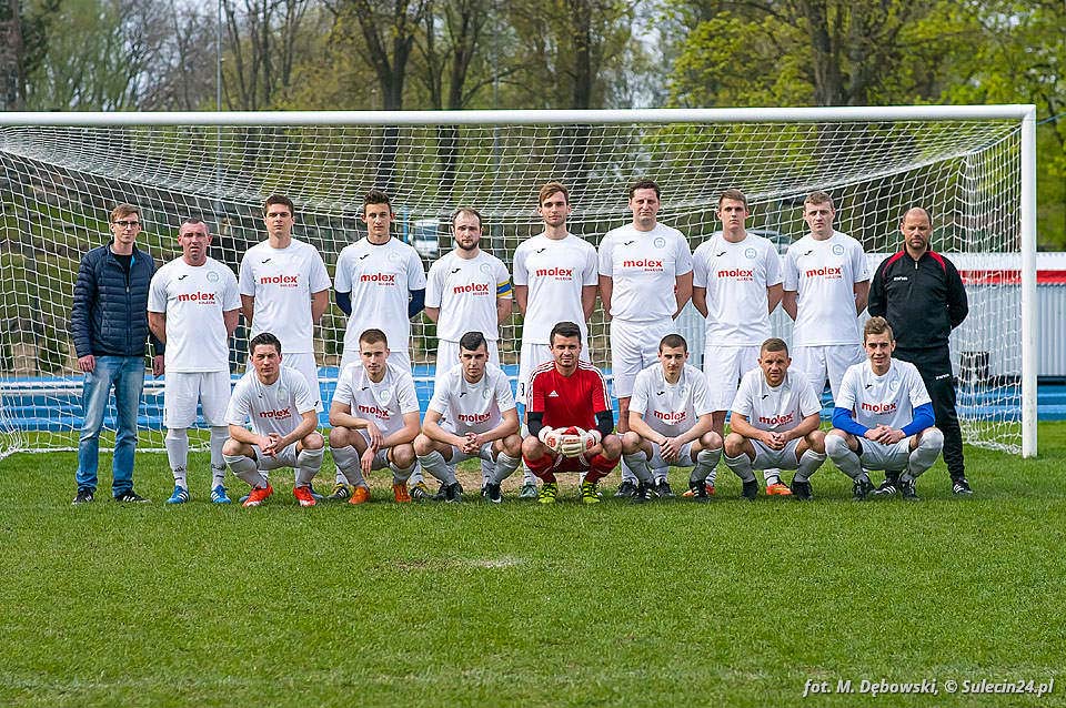 Stal liderem po inauguracji sezonu