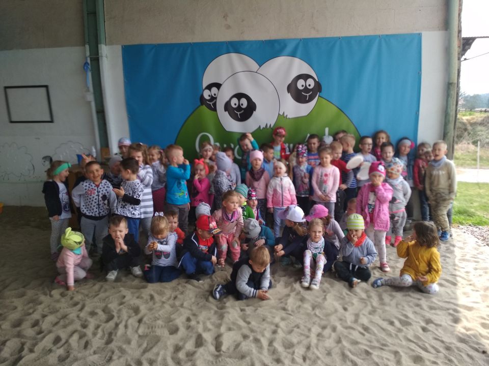 Wycieczka przedszkolaków do „Owczogrodu”
