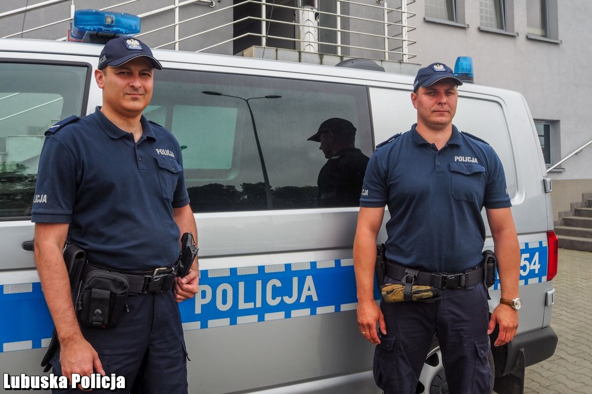 Tragedia była o krok – Sulęcińscy policjanci uratowali mężczyznę
