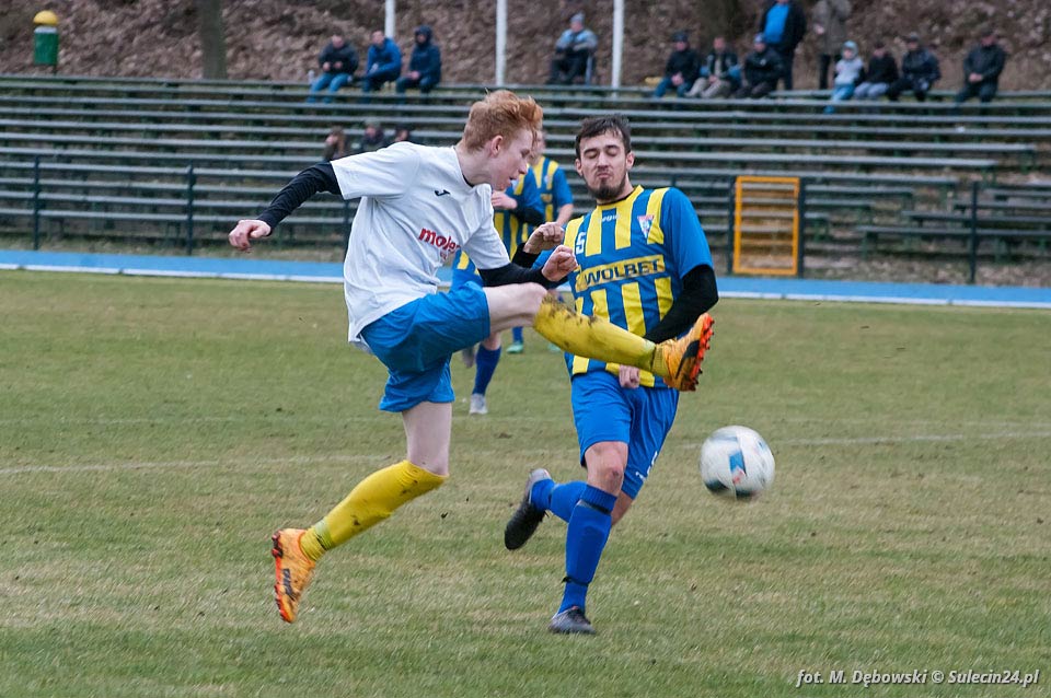 Stalowa wiosna z falstartem