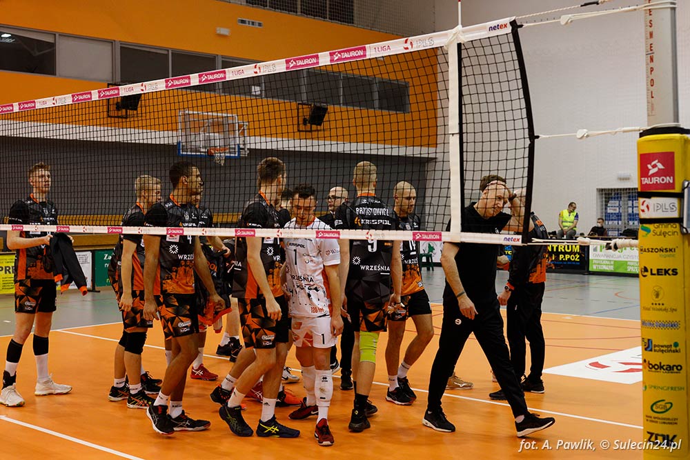 Olimpia Sulęcin przegrywa we własnej hali z Krispolem Września