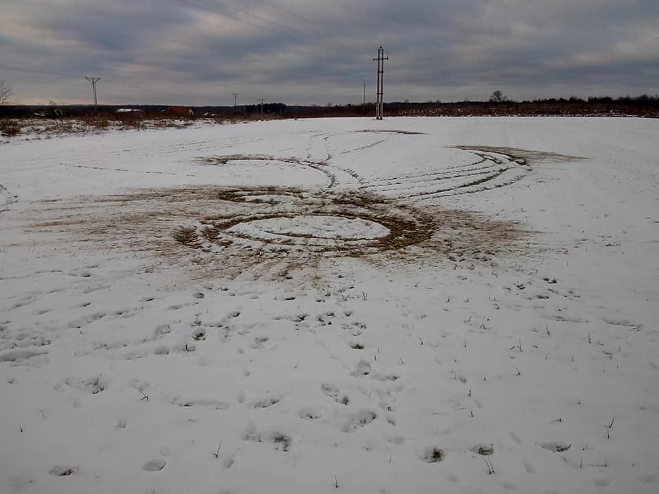 Zabawy fanów motoryzacji, czyli zniszczone uprawy i rozkopana ziemia