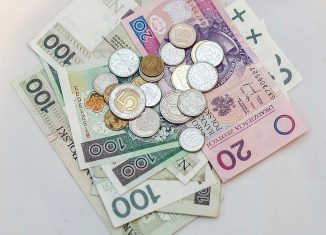 Na zdjęciu są polskie pieniądze - bilony i banknoty
