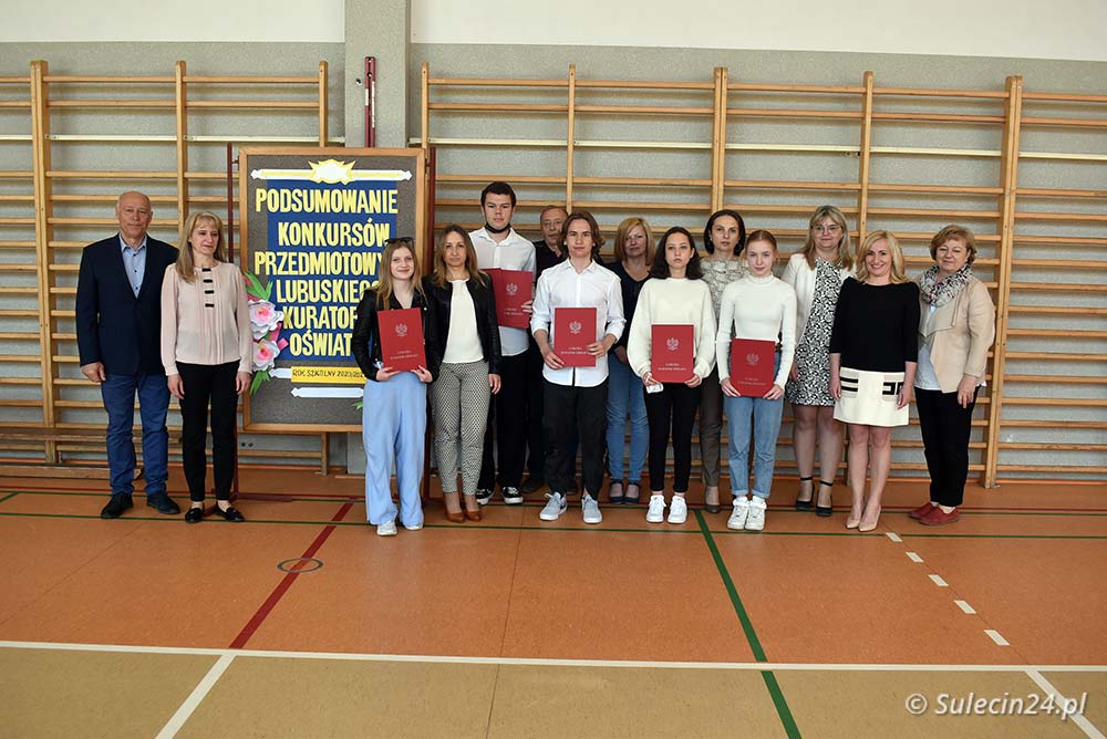 Uczniowie Szkoły Podstawowej nr 2 otrzymali zaświadczenia