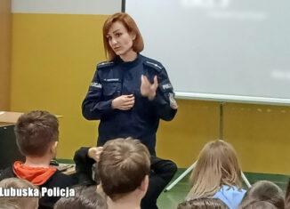 Spotkanie z policją w Szkole Podstawowej imienia w Krzeszycach