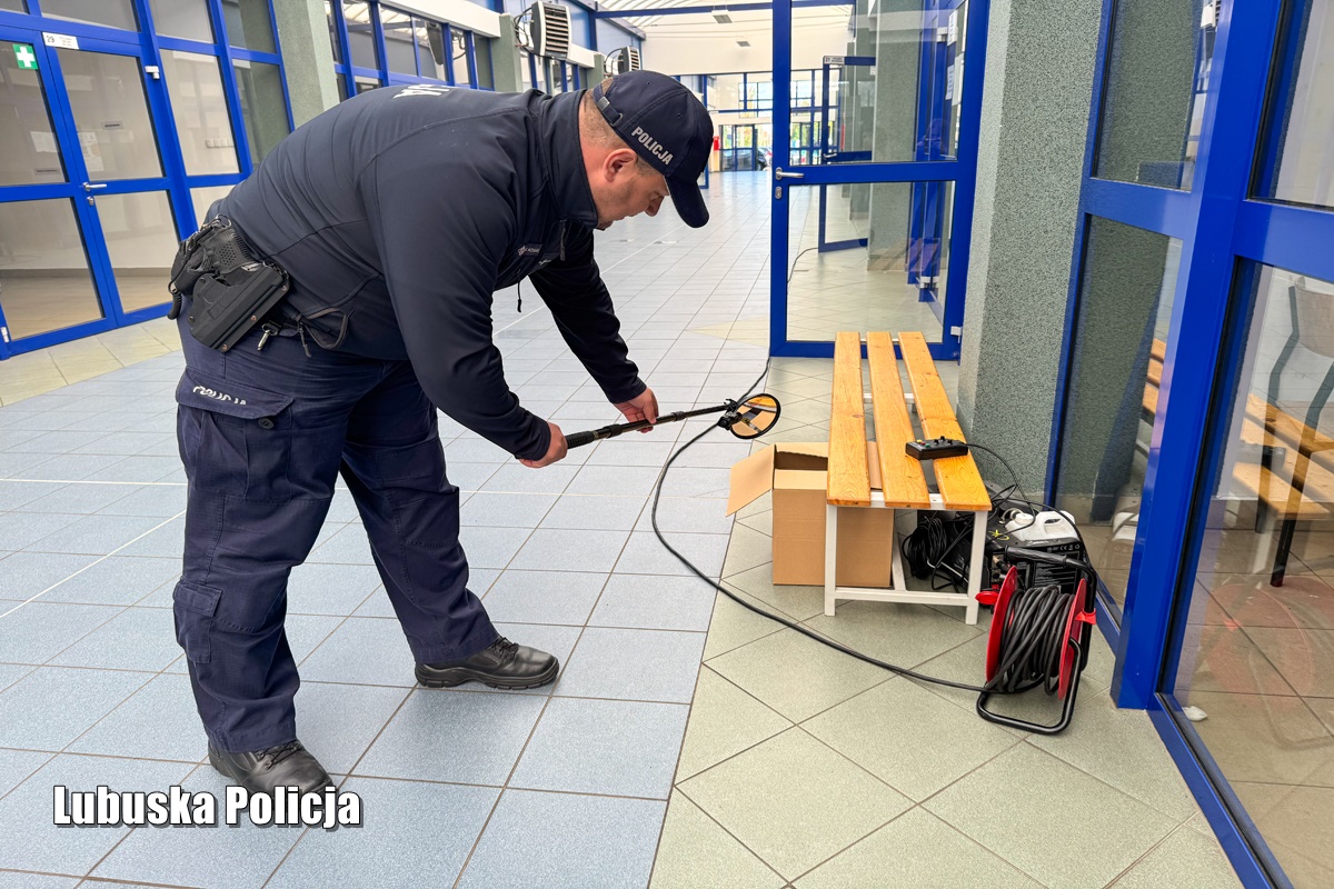 Detonacja ładunku wybuchowego w szkole – wspólne ćwiczenia służb mundurowych