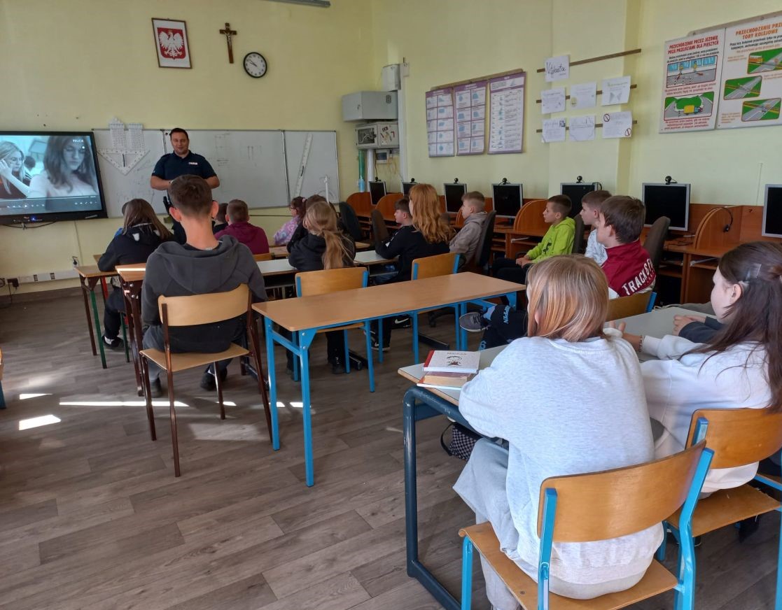 Bądź odpowiedzialny – bądź bezpieczny! Policjanci edukują młodzież.