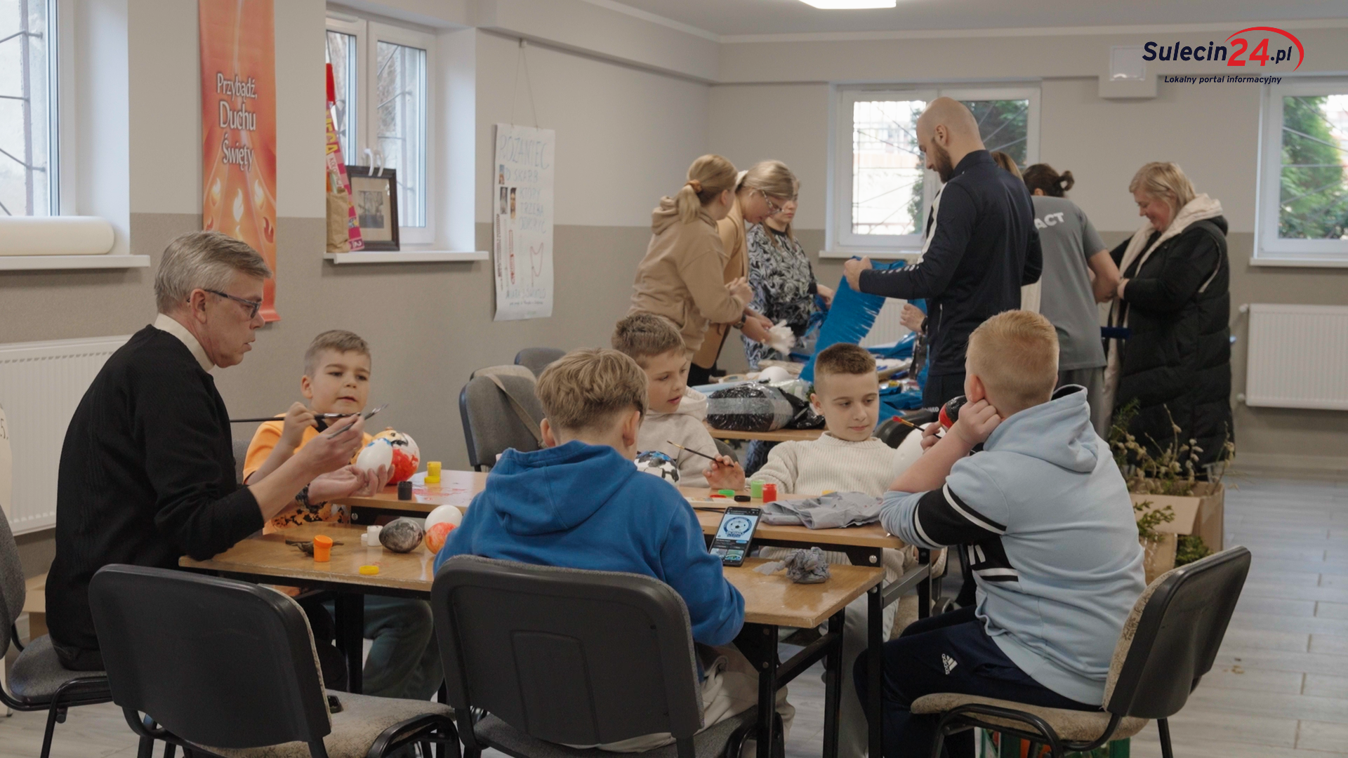 Piłkarze z akademii Bosko razem z mamami spędzali przedświąteczny czas poza boiskiem.