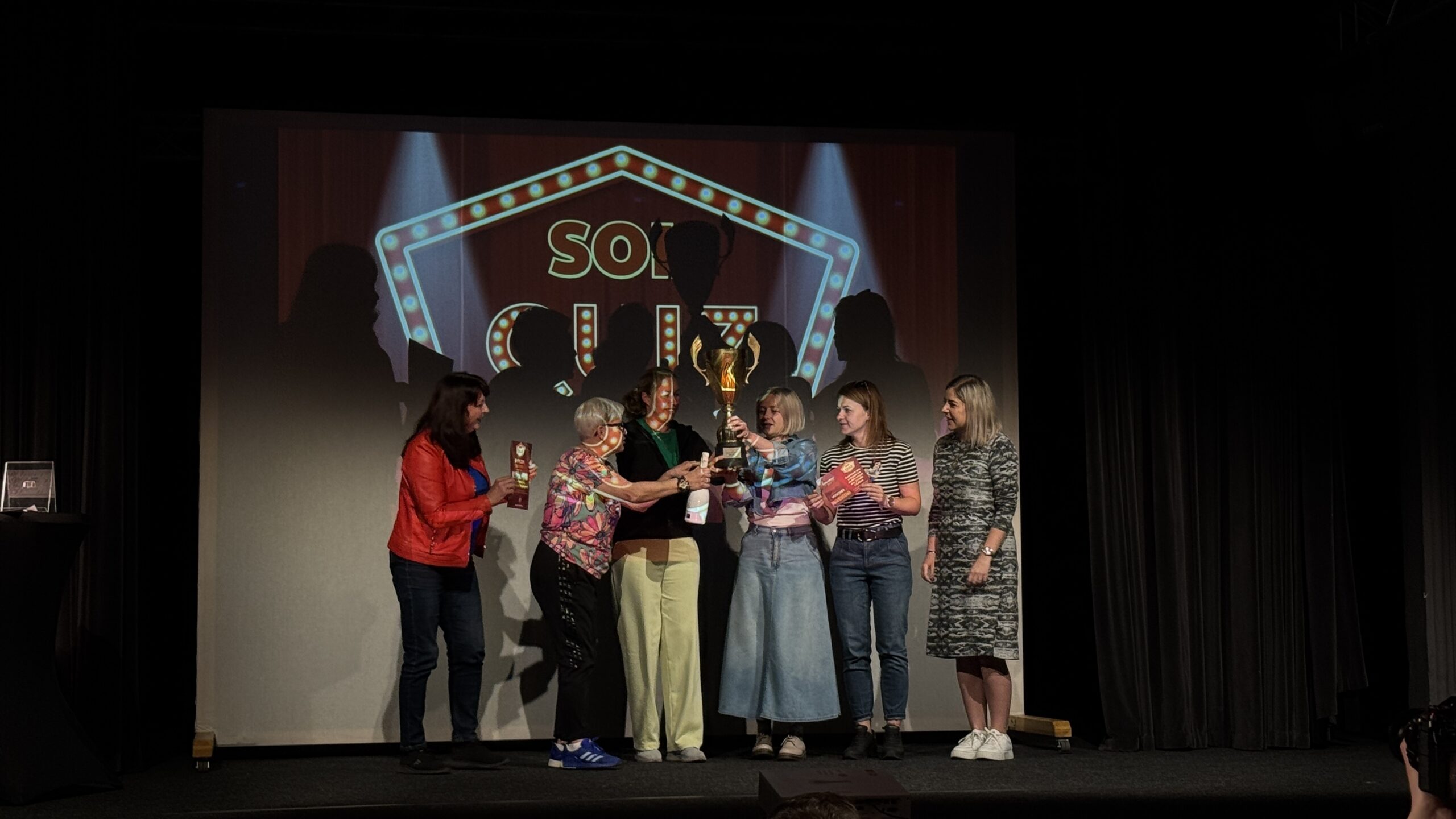 Punkt za punkt do zwycięstwa! „Kobiety Rakiety” z SOSW triumfują w SOKQuizie