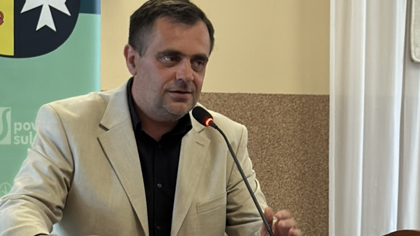 Wotum zaufania dla starosty, ale z głosem krytycznym