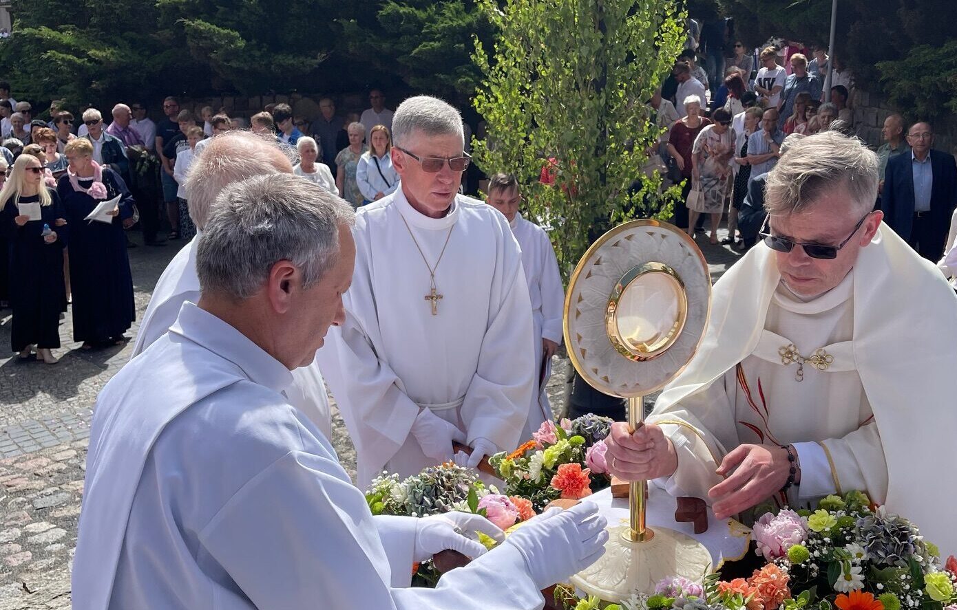 Boże Ciało – procesje, msze i utrudnienia w ruchu. Sprawdź, co warto wiedzieć