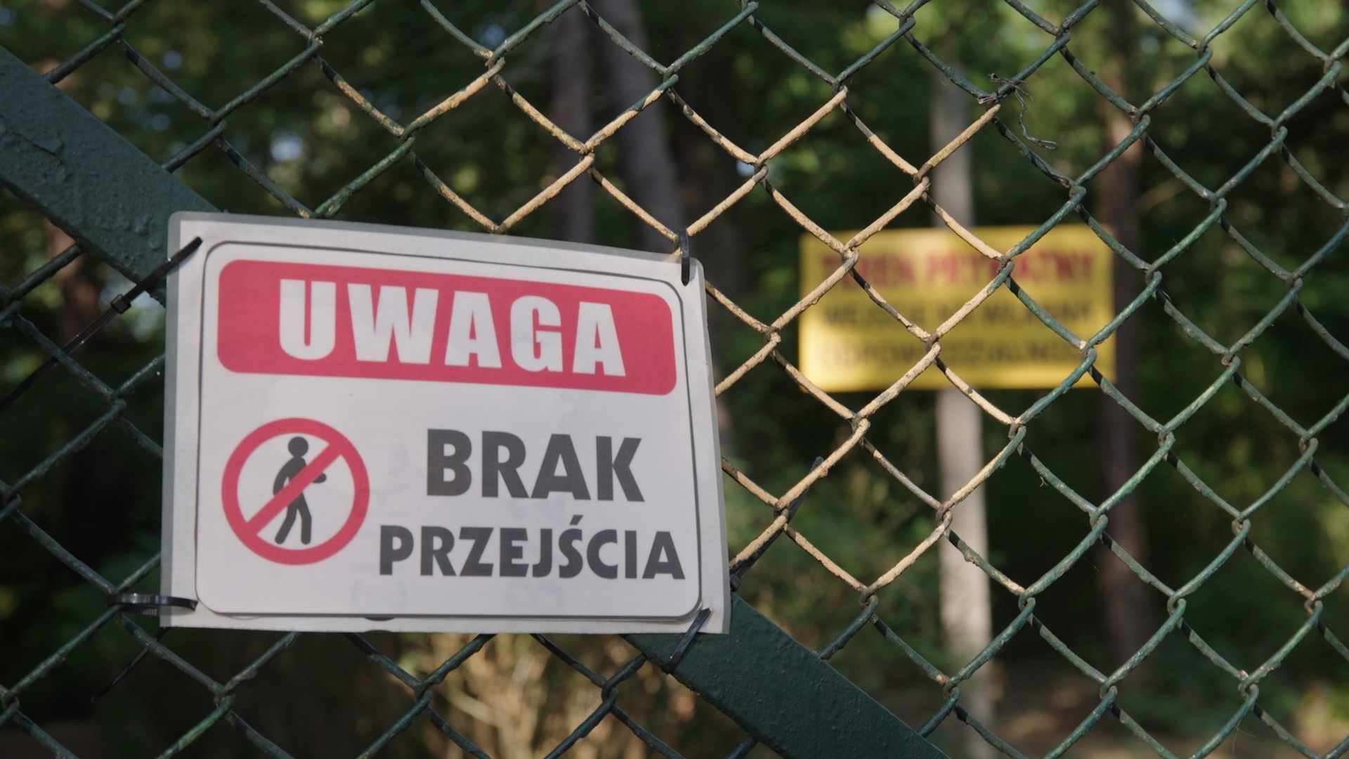 Książęca brama została zamknięta… przez to droga nad jezioro jest nieco bardziej kręta.