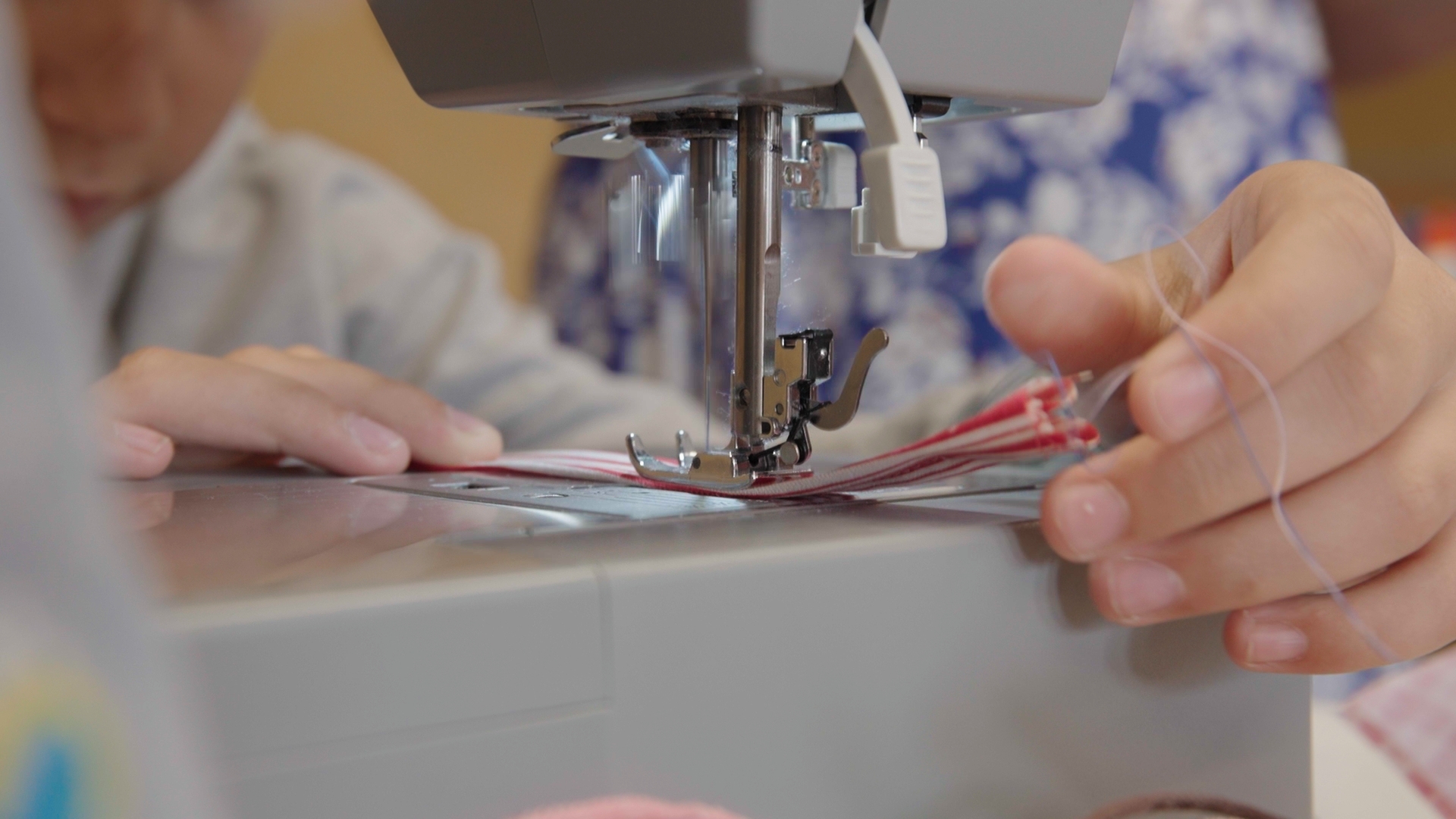 Straszne i słodkie – w Torzymskim Ośrodku Kultury dzieci szyły własne maskotki [ZOBACZ WIDEO]