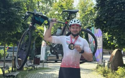 Tak wyglądał finał debiutu gravelowego Krzysztofa Niemczyna – 23 kilometry na praktycznie pustym kole