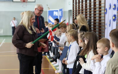 Nowi uczniowie, wielkie emocje! Szkoła w Krzeszycach świętowała podwójnie