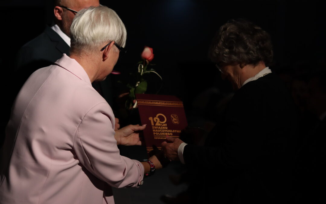 120 lat ZNP. Sulęcin dziękował tym, którzy przez dekady uczyli i wychowywali kolejne pokolenia [GALERIA]