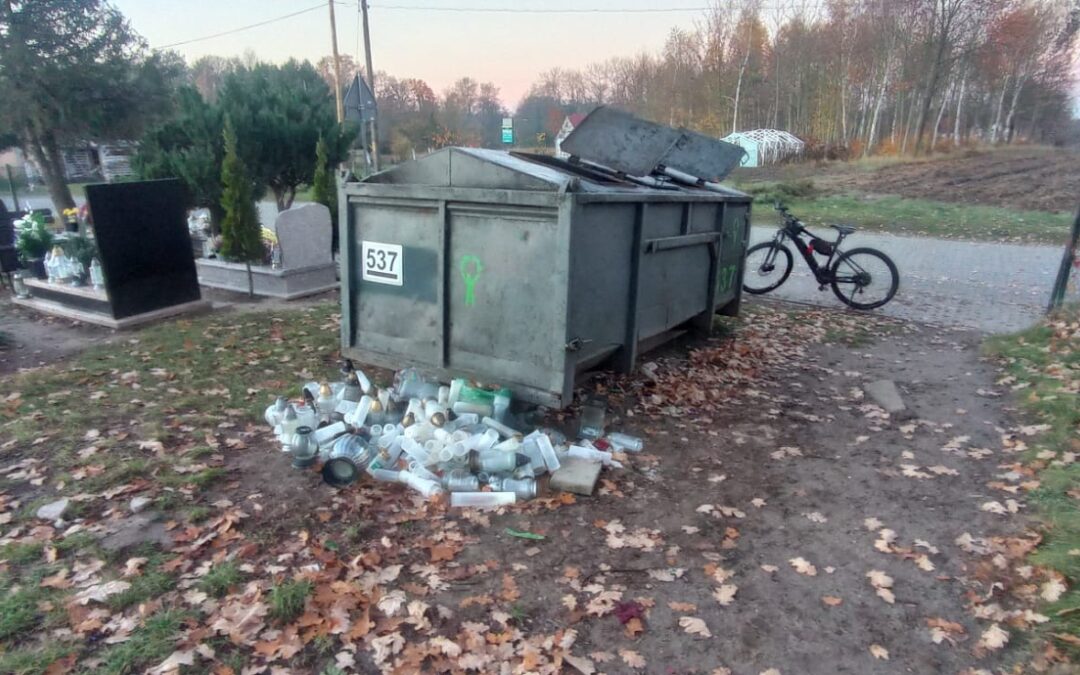 Cmentarz w Boczowie zaśmiecany. ZGKiM w Torzymiu zapowiada montaż monitoringu