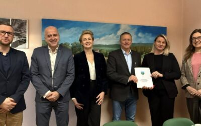 Umowa na halę sportową w Torzymiu podpisana. Koszt niższy o 12 mln zł