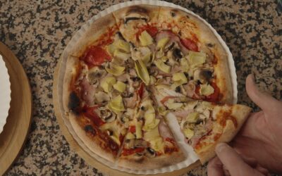 Z pieczarkami, z szynką, a może po prostu – klasyczna margherita – opcji do wyboru jest wiele! W Światowy Dzień Pizzy zachęcamy Was do obejrzenia materiału o tym wspaniałym, włoskim przysmaku.