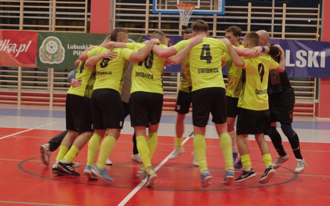 Piłkarskie emocje na nowej hali w Słońsku. Przylep Park Świdnica z Halowym Pucharem Polski na szczeblu wojewódzkim. Więcej w materiale WIDEO.