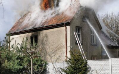 Pożar domu w Lemierzycach. Jedna osoba ciężko poparzona
