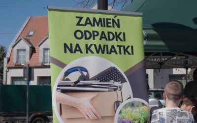 W Torzymiu rozdawali kwiatki za… odpadki. Więcej w materiale WIDEO